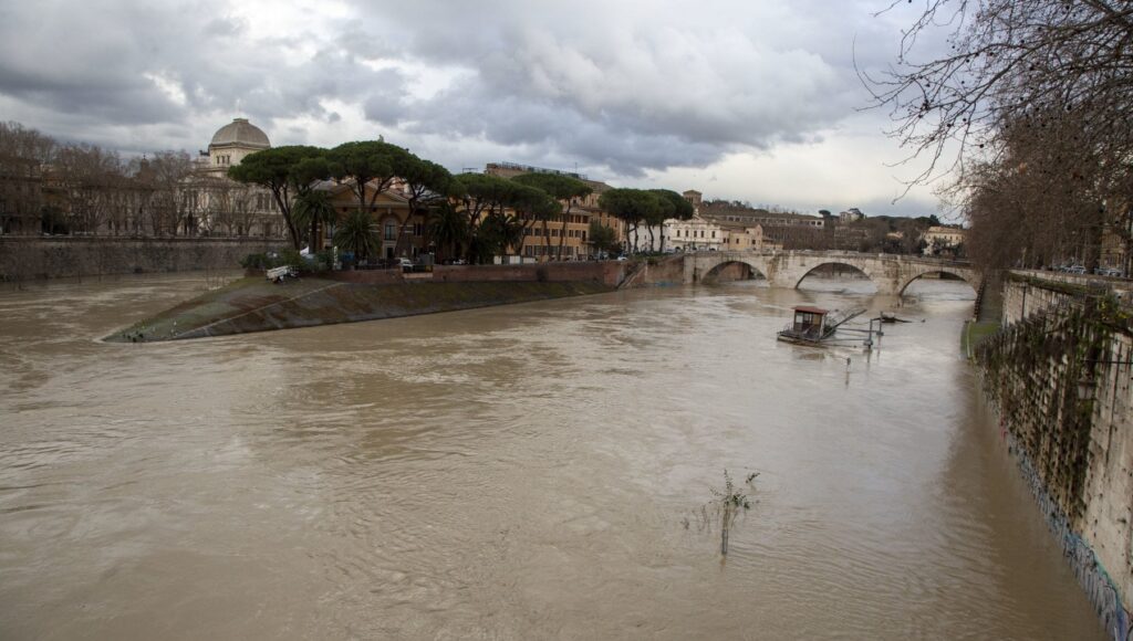 il Tevere in piena sarà il teatro del film Piranhas a Roma