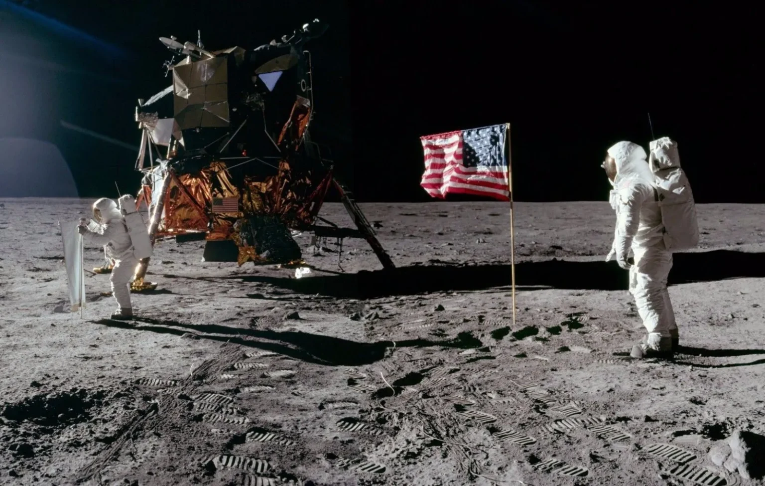 20 luglio 1969, Neil Armstrong e Buzz Aldrin atterrarono sulla Luna, lasciando impronte che avrebbero segnato la storia