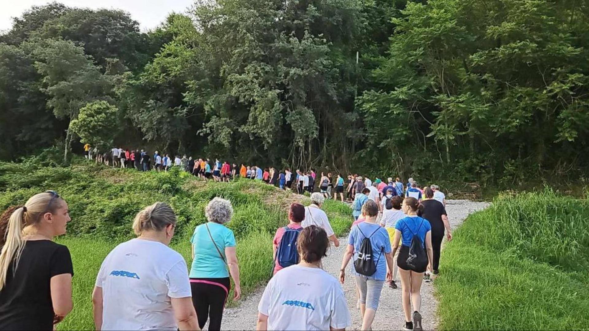 Il Sindaco e il Prosecco di Valdobbiadene, camminare per la dieta con i cittadini affrontando i problemi del comune