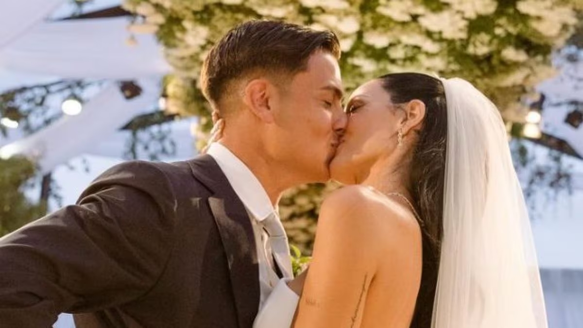 Paulo Dybala e Oriana Sabatini, frame del bacio del Sì al matrimonio Buenos Aires