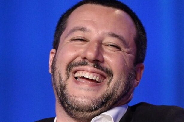 Matteo Salvini, capogruppo Lega se la ride