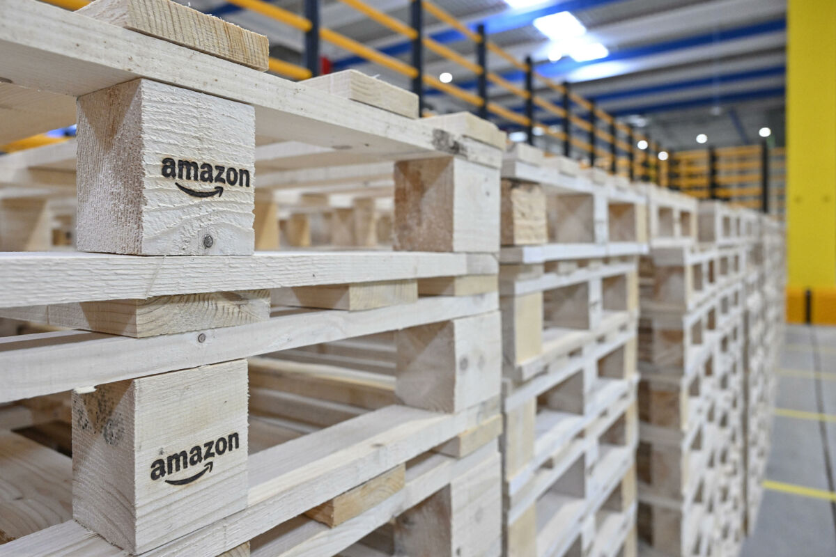 Frode Fiscale Amazon Italia: Sequestro Milionario e Serbatoi di Manodopera