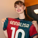 Annalisa e il Genoa: una nuova diva per la maglia rossoblù