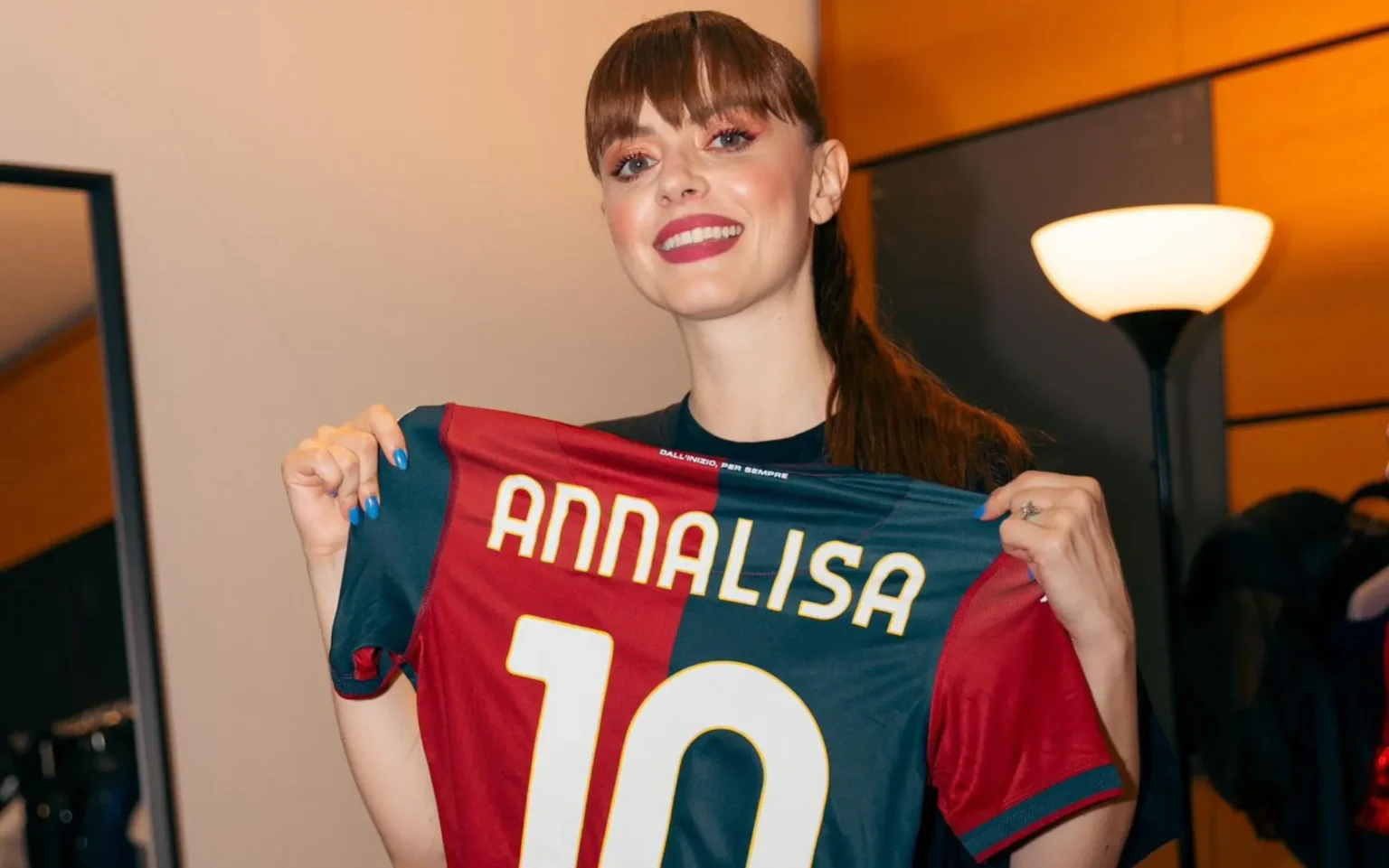 Annalisa e il Genoa: una nuova diva per la maglia rossoblù