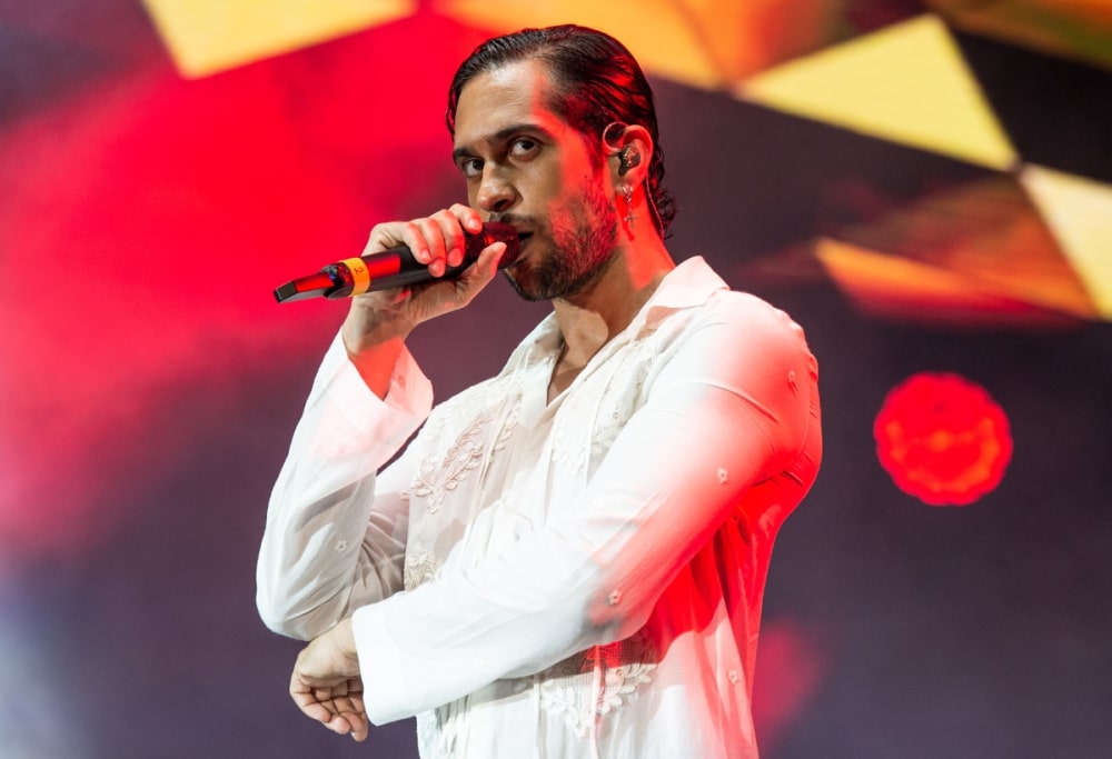 Mahmood in concerto a sorpresa sulla spiaggia di Fregene