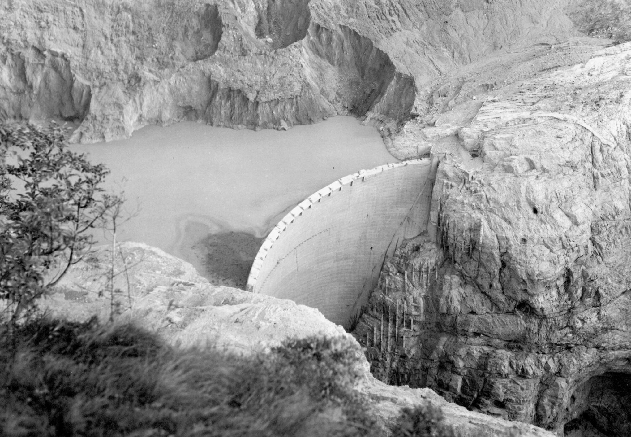 Disastro Vajont, 61 anni fa la tragedia della diga, 1.917 vittime e polemiche sui risarcimenti arrivati solo nel 2000