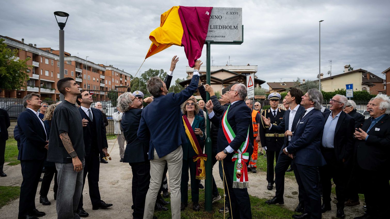 Inaugurato a Trigoria il Giardino "Nils Liedholm": Omaggio al Leggendario Allenatore