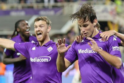 Edoardo Bove con la maglia della Fiorentina, autore del gol contro la Roma