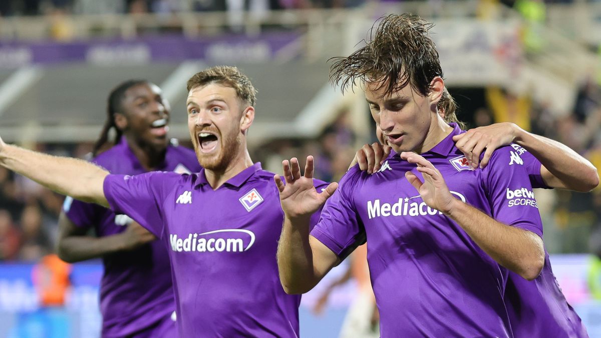 Edoardo Bove con la maglia della Fiorentina, autore del gol contro la Roma